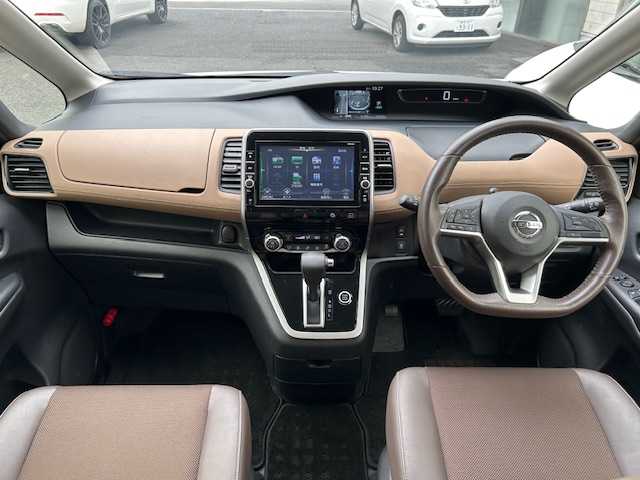 日産 セレナ ハイウェイスターVセレクションⅡ 東京都 2017(平29)年 4.6万km ブリリアントホワイトパール メモリナビ/フルセグテレビ/バックカメラ/両側パワースライドドア/プッシュスタート/クルーズコントロール/フリップダウンモニター/ETC