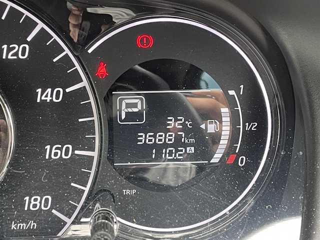 日産 ノート X DIG－S 千葉県 2015(平27)年 3.7万km ダークメタルグレー 福祉車両/ワンオーナー/助手席スライドアップシート/純正SDナビ/・フルセグTV/・CD/DVD/SD/・Bluetooth/USB/AUX/・AM/FM/バックカメラ/エマージェンシーブレーキ/車線逸脱警報/横滑り防止装置/社外ドライブレコーダー/ETC/アイドリングストップ/ヘッドライトレペライザー/オートライト/スマートキーx２/プッシュスタート/取扱説明書/保証書