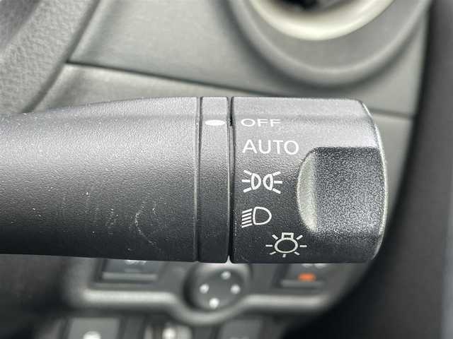 日産 ノート X DIG－S 千葉県 2015(平27)年 3.7万km ダークメタルグレー 福祉車両/ワンオーナー/助手席スライドアップシート/純正SDナビ/・フルセグTV/・CD/DVD/SD/・Bluetooth/USB/AUX/・AM/FM/バックカメラ/エマージェンシーブレーキ/車線逸脱警報/横滑り防止装置/社外ドライブレコーダー/ETC/アイドリングストップ/ヘッドライトレペライザー/オートライト/スマートキーx２/プッシュスタート/取扱説明書/保証書