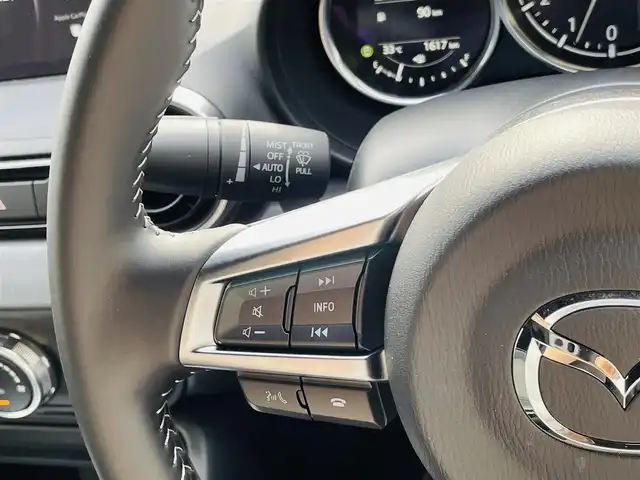 マツダ ロードスター S スペシャルパッケージ 神奈川県 2025(令7)年 0.2万km スノーフレイクホワイトパールマイカ 登録時走行距離1617km/ワンオーナー/純正HDDナビ/　【フルセグTV/】/バックカメラ/クルーズコントロール(追従走行有り)/衝突被害軽減ブレーキ/横滑り防止/シートヒーター/コーナーセンサー/ビルトインETC/オートライト/純正LEDライト/スマートキー/プッシュスタート/純正アルミホイール 16インチ/純正フロアマット/リアプライバシーガラス/スペアキー×1【スマートキー】/保証書/取扱説明書
