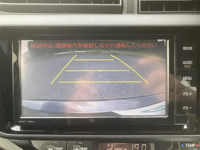 トヨタ アクア X－URBAN 埼玉県 2015(平27)年 13.9万km ブラックマイカ (株)IDOMが運営する【じしゃロン鳩ヶ谷店】の自社ローン専用車両になりますこちらは現金またはオートローンご利用時の価格です。自社ローンご希望の方は別途その旨お申付け下さい/登録時138340km/ハイブリット車/純正SDナビ（NSZT-W64）/　AM/FM/CD/BT/純正フルセグＴＶ/バックカメラ/プッシュスタート/スマートキーx2/ハーフレザーシート/純正エアロ/純正16インチＡＷ/純正ＬＥＤヘッドライト/フォグランプ/電動格納付きウインカーミラー/ドアバイザー