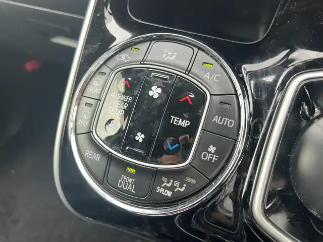 トヨタ エスクァイア ハイブリッド Gi 福島県 2015(平27)年 6.1万km ブラック 純正10インチナビ/・フルセグTV/・Bluetooth/・CD/DVD/・AM/FM/フリップダウンモニター/バックカメラ/前方ドライブレコーダー/クルーズコントロール/両側電動ドア/シートヒーター/フルオートエアコン/スマートキー/スペアキー/UV・IR遮断フロントガラス