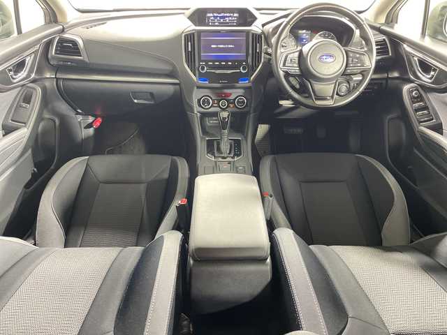 スバル インプレッサ スポーツ 2．0i－Lアイサイト 神奈川県 2017(平29)年 4.6万km アイスシルバーメタリック アイサイト/バックカメラ/ドライブレコーダー/スペアキー/autoライト/LEDヘッドライト/純正ナビ/電子パーキング/ETC/プッシュスタート/シートリフター/フォグランプ/Bluetooth/フルセグテレビ/オートホールド/SRH/革ステアリング/電動格納ミラー/純正フロアマット/純正アルミホイール/純正ドアバイザー/ダウンヒル/スマートキー/パドルシフト/ウィンカーミラー