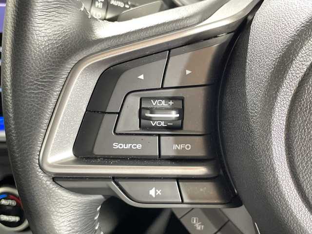 スバル インプレッサ スポーツ 2．0i－Lアイサイト 神奈川県 2017(平29)年 4.6万km アイスシルバーメタリック アイサイト/バックカメラ/ドライブレコーダー/スペアキー/autoライト/LEDヘッドライト/純正ナビ/電子パーキング/ETC/プッシュスタート/シートリフター/フォグランプ/Bluetooth/フルセグテレビ/オートホールド/SRH/革ステアリング/電動格納ミラー/純正フロアマット/純正アルミホイール/純正ドアバイザー/ダウンヒル/スマートキー/パドルシフト/ウィンカーミラー