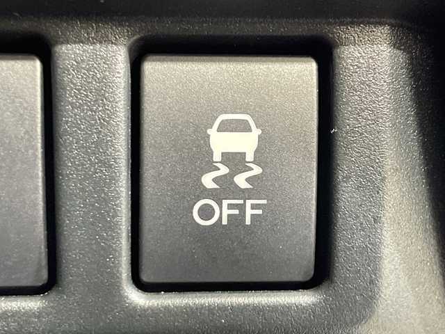 スバル インプレッサ スポーツ 2．0i－Lアイサイト 神奈川県 2017(平29)年 4.6万km アイスシルバーメタリック アイサイト/バックカメラ/ドライブレコーダー/スペアキー/autoライト/LEDヘッドライト/純正ナビ/電子パーキング/ETC/プッシュスタート/シートリフター/フォグランプ/Bluetooth/フルセグテレビ/オートホールド/SRH/革ステアリング/電動格納ミラー/純正フロアマット/純正アルミホイール/純正ドアバイザー/ダウンヒル/スマートキー/パドルシフト/ウィンカーミラー