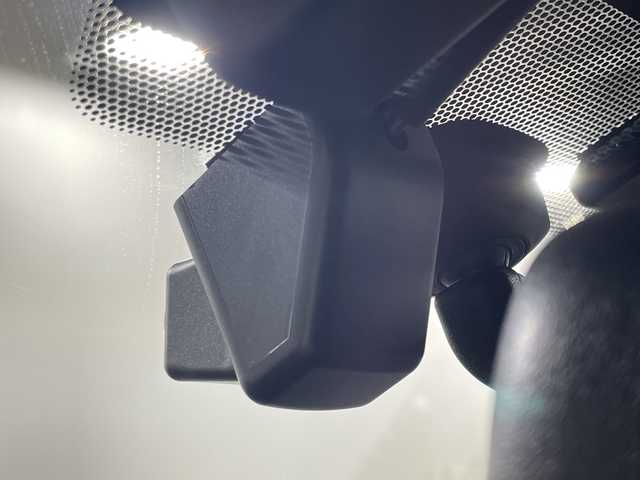 スバル インプレッサ スポーツ 2．0i－Lアイサイト 神奈川県 2017(平29)年 4.6万km アイスシルバーメタリック アイサイト/バックカメラ/ドライブレコーダー/スペアキー/autoライト/LEDヘッドライト/純正ナビ/電子パーキング/ETC/プッシュスタート/シートリフター/フォグランプ/Bluetooth/フルセグテレビ/オートホールド/SRH/革ステアリング/電動格納ミラー/純正フロアマット/純正アルミホイール/純正ドアバイザー/ダウンヒル/スマートキー/パドルシフト/ウィンカーミラー