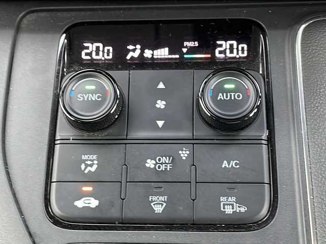 ホンダ ステップワゴン eHEV エアー 山形県 2022(令4)年 6.9万km プラチナホワイトパール Honda SENSING/・衝突軽減ブレーキ（ＣＭＢＳ）/・路外逸脱抑制機能/・先行車発進お知らせ機能/・アダプティブクルーズコントロール（ＡＣＣ）/・車線維持支援システム（ＬＫＡＳ）/・標識認識機能/・誤発進抑制機能 /・近距離衝突軽減ブレーキ/両側パワースライドドア/純正ナビ’(CD.DVD.BT.SD.USB)/フルセグ/バックカメラ/純正ドライブレコーダー/電動パーキングブレーキ/オートホールド/LEDヘッドライト/プッシュスタート/スマートキー