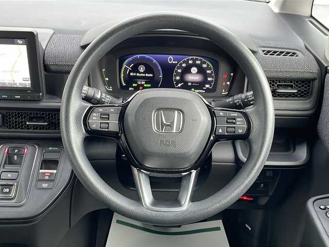 ホンダ ステップワゴン eHEV エアー 山形県 2022(令4)年 6.9万km プラチナホワイトパール Honda SENSING/・衝突軽減ブレーキ（ＣＭＢＳ）/・路外逸脱抑制機能/・先行車発進お知らせ機能/・アダプティブクルーズコントロール（ＡＣＣ）/・車線維持支援システム（ＬＫＡＳ）/・標識認識機能/・誤発進抑制機能 /・近距離衝突軽減ブレーキ/両側パワースライドドア/純正ナビ’(CD.DVD.BT.SD.USB)/フルセグ/バックカメラ/純正ドライブレコーダー/電動パーキングブレーキ/オートホールド/LEDヘッドライト/プッシュスタート/スマートキー
