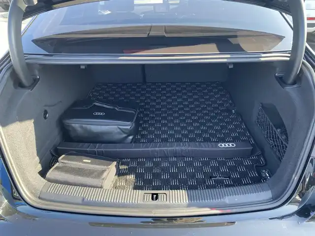 アウディ Ａ６ 2．0 TFSI クワトロSライン 福岡県 2017(平29)年 3.2万km 黒 ・アダプティブクルーズコントロール/・純正ナビ/Bluetooth/USB/AUX/・全方位カメラ/・黒革シート/シートヒーター/・ドライブレコーダー/・フルセグ/・ETC/・純正19AW/・LEDライト