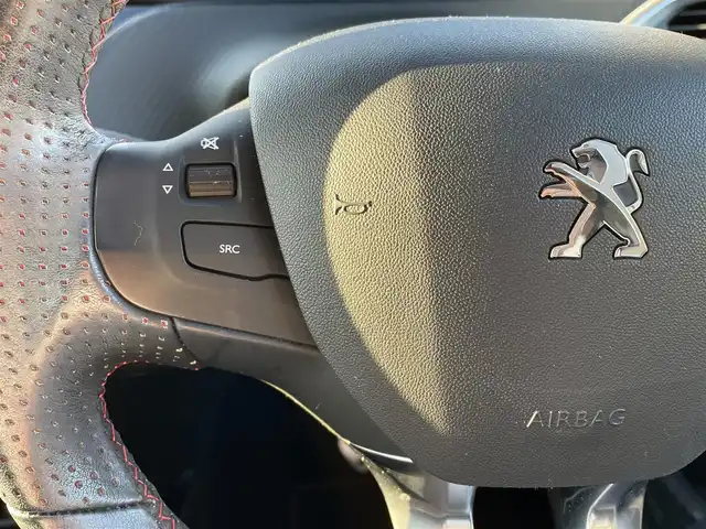 プジョー ２００８ GTライン 長野県 2018(平30)年 4.9万km 白 取扱説明書/ワンオーナー/パワーウィンドウ/パーキングアシスト/AM/FM/iPod/バックカメラ/ETC/ドライブレコーダー/純正フロアマット/純正17インチAW/ルーフレール/コーナーセンサー/オートライト/シートヒーター/リモコンキー/スペアキー