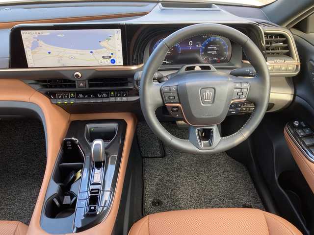 トヨタ クラウン スポーツ Z 佐賀県 2024(令6)年 1万km プレシャスホワイトパール ワンオーナー/パノラマルーフ/純正12.3インチディスプレイオーディオ/パノラマミックビューモニター/プリクラッシュセーフティ/レーンディパーチャーアラート/オートハイビーム/アダプティブクルーズコントロール/ブラインドスポットモニター/ヘッドアップディスプレイ/クリアランスソナー/リアクロストラフィックアラート/アドバンスドパーク/電動パーキングブレーキ/オートブレーキホールド/サンドブラウンレザーシート/メモリパワーシート/シートヒーター/エアシート/ステアリングヒーター/ステアリングリモコン/デジタルインナーミラー/ドライブレコーダー/パワーバックドア/AC100V/ヘッドライトウォッシャー/置くだけ充電（縦置き）/プッシュスタート/スマートキー/LEDヘッドライト/純正アルミホイール