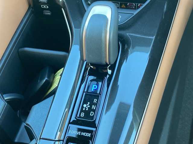 トヨタ クラウン スポーツ Z 佐賀県 2024(令6)年 1万km プレシャスホワイトパール ワンオーナー/パノラマルーフ/純正12.3インチディスプレイオーディオ/パノラマミックビューモニター/プリクラッシュセーフティ/レーンディパーチャーアラート/オートハイビーム/アダプティブクルーズコントロール/ブラインドスポットモニター/ヘッドアップディスプレイ/クリアランスソナー/リアクロストラフィックアラート/アドバンスドパーク/電動パーキングブレーキ/オートブレーキホールド/サンドブラウンレザーシート/メモリパワーシート/シートヒーター/エアシート/ステアリングヒーター/ステアリングリモコン/デジタルインナーミラー/ドライブレコーダー/パワーバックドア/AC100V/ヘッドライトウォッシャー/置くだけ充電（縦置き）/プッシュスタート/スマートキー/LEDヘッドライト/純正アルミホイール