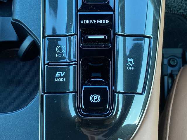 トヨタ クラウン スポーツ Z 佐賀県 2024(令6)年 1万km プレシャスホワイトパール ワンオーナー/パノラマルーフ/純正12.3インチディスプレイオーディオ/パノラマミックビューモニター/プリクラッシュセーフティ/レーンディパーチャーアラート/オートハイビーム/アダプティブクルーズコントロール/ブラインドスポットモニター/ヘッドアップディスプレイ/クリアランスソナー/リアクロストラフィックアラート/アドバンスドパーク/電動パーキングブレーキ/オートブレーキホールド/サンドブラウンレザーシート/メモリパワーシート/シートヒーター/エアシート/ステアリングヒーター/ステアリングリモコン/デジタルインナーミラー/ドライブレコーダー/パワーバックドア/AC100V/ヘッドライトウォッシャー/置くだけ充電（縦置き）/プッシュスタート/スマートキー/LEDヘッドライト/純正アルミホイール