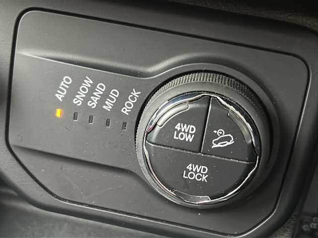 クライスラー・ジープ ジープ レネゲード トレイルホーク 青森県 2021(令3)年 5.9万km 白 ワンオーナー/純正ナビ/フルセグTV/バックカメラ/ETC/クルーズコントロール/アドバンストブレーキアシスト/ブラインドスポットアシスト/レーンキープアシスト/LEDヘッドライト/純正17インチアルミホイール/電動パーキングブレーキ/ダウンヒルアシスト/純正ラバーフロアマット/アイドリングストップ/横滑り防止装置/保証書/取扱説明書/スペアキー