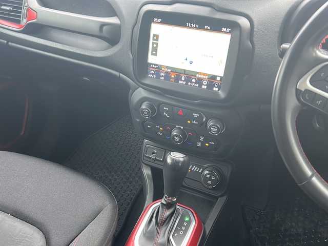 クライスラー・ジープ ジープ レネゲード トレイルホーク 青森県 2021(令3)年 5.9万km 白 ワンオーナー/純正ナビ/フルセグTV/バックカメラ/ETC/クルーズコントロール/アドバンストブレーキアシスト/ブラインドスポットアシスト/レーンキープアシスト/LEDヘッドライト/純正17インチアルミホイール/電動パーキングブレーキ/ダウンヒルアシスト/純正ラバーフロアマット/アイドリングストップ/横滑り防止装置/保証書/取扱説明書/スペアキー