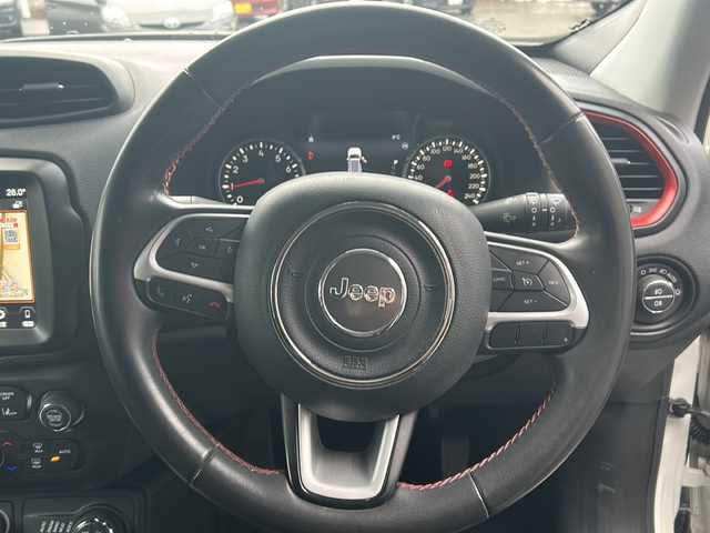 クライスラー・ジープ ジープ レネゲード トレイルホーク 青森県 2021(令3)年 5.9万km 白 ワンオーナー/純正ナビ/フルセグTV/バックカメラ/ETC/クルーズコントロール/アドバンストブレーキアシスト/ブラインドスポットアシスト/レーンキープアシスト/LEDヘッドライト/純正17インチアルミホイール/電動パーキングブレーキ/ダウンヒルアシスト/純正ラバーフロアマット/アイドリングストップ/横滑り防止装置/保証書/取扱説明書/スペアキー