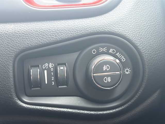 クライスラー・ジープ ジープ レネゲード トレイルホーク 青森県 2021(令3)年 5.9万km 白 ワンオーナー/純正ナビ/フルセグTV/バックカメラ/ETC/クルーズコントロール/アドバンストブレーキアシスト/ブラインドスポットアシスト/レーンキープアシスト/LEDヘッドライト/純正17インチアルミホイール/電動パーキングブレーキ/ダウンヒルアシスト/純正ラバーフロアマット/アイドリングストップ/横滑り防止装置/保証書/取扱説明書/スペアキー