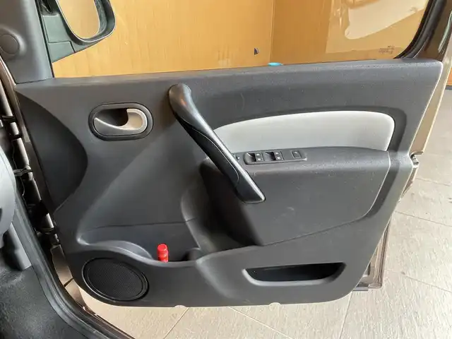 ルノー カングー ゼン 愛知県 2016(平28)年 5万km 茶 社外メモリーナビ　/Bluetooth/CD/DVD/USB/フルセグTV/ETC/前後ドラレコ/純正フロアマット/オートエアコン/マロンショコラM/リモコンキー