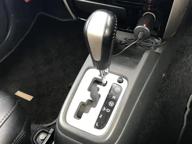 スズキ ジムニー ランドベンチャー 鳥取県 2015(平27)年 10.8万km パールホワイト ４・W・D　ターボ車/社外CDオーディオ/BT/前後ドラレコ・ETC[/２インチリフトアップ/前後ショートバンパー/社外バンパーガード/社外テールライト/KAZUSAマフラー/RAYS16インチアルミホイール/トーヨーオープンカントリータイヤ/運転席シートヒーター/レザー調シートカバー/ウィンカーミラー/フォグライト/ステアリングスイッチ/キーレスキー/社外アルミスタットレスセット積込/（タイヤ溝　６分山）