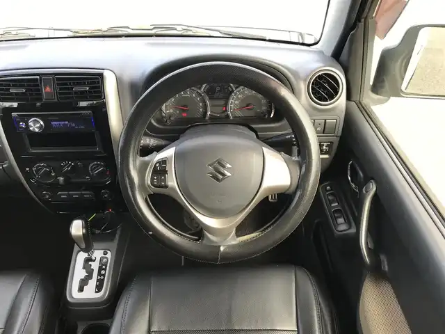 スズキ ジムニー ランドベンチャー 鳥取県 2015(平27)年 10.8万km パールホワイト ４・W・D　ターボ車/社外CDオーディオ/BT/前後ドラレコ・ETC[/２インチリフトアップ/前後ショートバンパー/社外バンパーガード/社外テールライト/KAZUSAマフラー/RAYS16インチアルミホイール/トーヨーオープンカントリータイヤ/運転席シートヒーター/レザー調シートカバー/ウィンカーミラー/フォグライト/ステアリングスイッチ/キーレスキー/社外アルミスタットレスセット積込/（タイヤ溝　６分山）