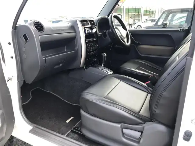 スズキ ジムニー ランドベンチャー 鳥取県 2015(平27)年 10.8万km パールホワイト ４・W・D　ターボ車/社外CDオーディオ/BT/前後ドラレコ・ETC[/２インチリフトアップ/前後ショートバンパー/社外バンパーガード/社外テールライト/KAZUSAマフラー/RAYS16インチアルミホイール/トーヨーオープンカントリータイヤ/運転席シートヒーター/レザー調シートカバー/ウィンカーミラー/フォグライト/ステアリングスイッチ/キーレスキー/社外アルミスタットレスセット積込/（タイヤ溝　６分山）