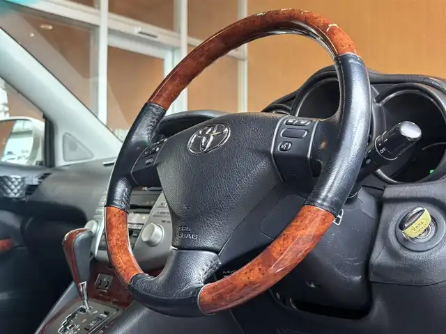 トヨタ ハリアー 350G プレミアムLパッケージ 宮城県 2006(平18)年 14.5万km 白 純正HDDナビ/バックカメラ/CD/DVD再生/黒革シート/シートヒーター/パワーシート/ステアリングスイッチ/キセノンヘッドライト/オートライト/電動ミラー/ETC/サンルーフ/純正18インチAW/ドアバイザー/取扱説明書/保証書