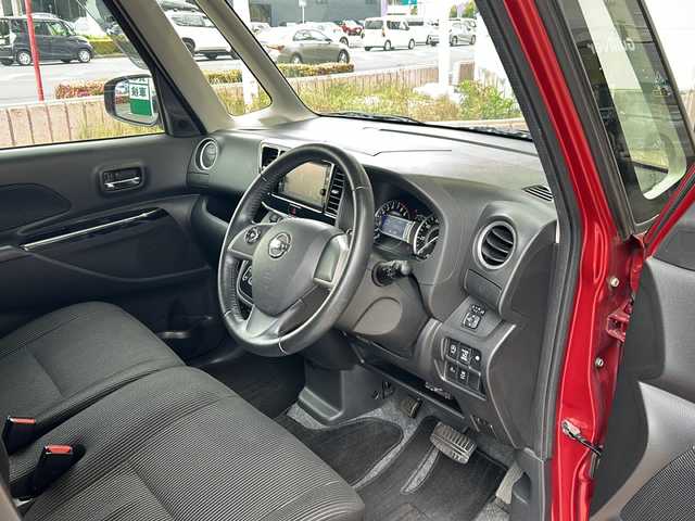 日産 デイズ ルークス ハイウェイスターX 静岡県 2018(平30)年 8.5万km スパークリングレッド/ブラック 純正ナビ/・アラウンドビューモニター/・Bluetooth/・フルセグTV/・CD/・SD/主要装備/・プッシュスタート/・片側パワースライドドア/・ETC車載器/・衝突被害軽減システム/・オートマチックハイビーム/・純正ＡＷ/・純正フロアマット/・LEDヘッドライト/・TVキャンセラー/・後席サンシェード/・リヤシーリングファン/・スマートキー/・スペアキー