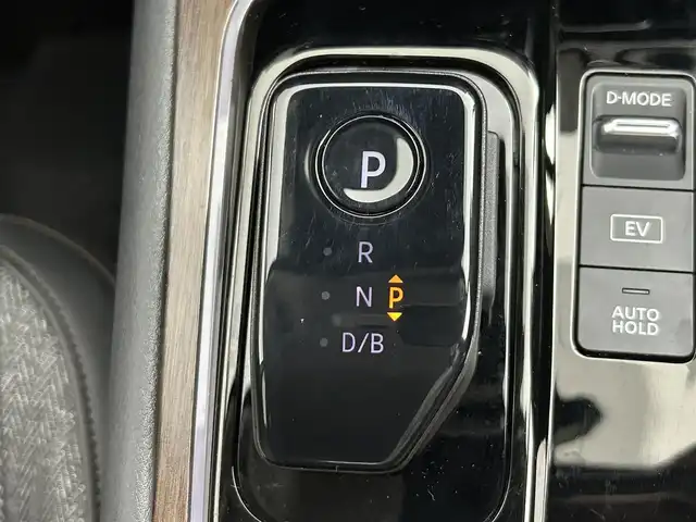 日産 オーラ G FOUR 道央・札幌 2024(令6)年 1.6万km ピュアホワイトパール ・４WD/・寒冷地仕様/・BOSEサウンド/・純正メモリナビ/・BT/USB/appleCarPlay/AndoroidAuto/フルセグ/・ビルトインETC2.0/・アラウンドビューモニター/・プロパイロット/・レーダークルーズコントロール/・エマージェンシーブレーキ/・前後コーナーセンサー/・ブラインドスポットモニター/・アイドリングストップ/・レーンキープアシスト/・ステアリングヒーター/・ステアリングリモコン/・ハーフレザーシート/・LEDヘッドライト/・オートライト/・置くだけ充電/・インテリジェントミラー/・SOSボタン/・スマートキー/・プッシュスタート