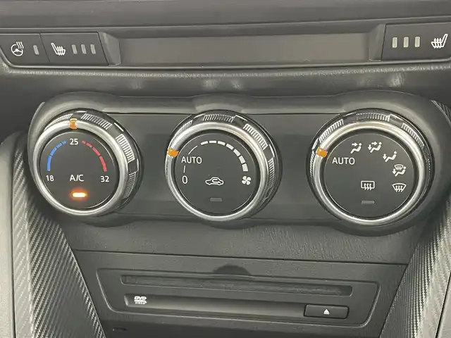 マツダ マツダ２ XD Lパッケージ 岡山県 2020(令2)年 0.7万km ソニックシルバーM 純正ナビ/【ナビ/フルセグ/Bluetooth/DVD/AUX】	/３６０°カメラ/追従型クルーズコントロール	/オートハイビーム	/LEDヘッドライト（AUTO機能付き）	/ビルトインETC	/前席シートヒーター/ステアリングヒーター	/運転席パワーシート	/衝突軽減ブレーキシステム	/車線逸脱防止システム	/横滑り防止装置	/踏み間違い防止/ISOFIX/ヘッドアップディスプレイ/シートリフター/ウィンカーミラー/ドアバイザー	/純正16インチアルミ	/コーナーセンサー（前後）	/純正ラバーフロアマット	/ハーフレザー/ステアリングスイッチ	/プッシュスタート	/スマートキー×2	/保証書	/取扱説明書