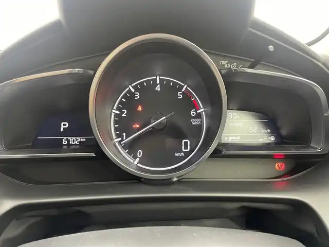 マツダ マツダ２ XD Lパッケージ 岡山県 2020(令2)年 0.7万km ソニックシルバーM 純正ナビ/【ナビ/フルセグ/Bluetooth/DVD/AUX】	/３６０°カメラ/追従型クルーズコントロール	/オートハイビーム	/LEDヘッドライト（AUTO機能付き）	/ビルトインETC	/前席シートヒーター/ステアリングヒーター	/運転席パワーシート	/衝突軽減ブレーキシステム	/車線逸脱防止システム	/横滑り防止装置	/踏み間違い防止/ISOFIX/ヘッドアップディスプレイ/シートリフター/ウィンカーミラー/ドアバイザー	/純正16インチアルミ	/コーナーセンサー（前後）	/純正ラバーフロアマット	/ハーフレザー/ステアリングスイッチ	/プッシュスタート	/スマートキー×2	/保証書	/取扱説明書