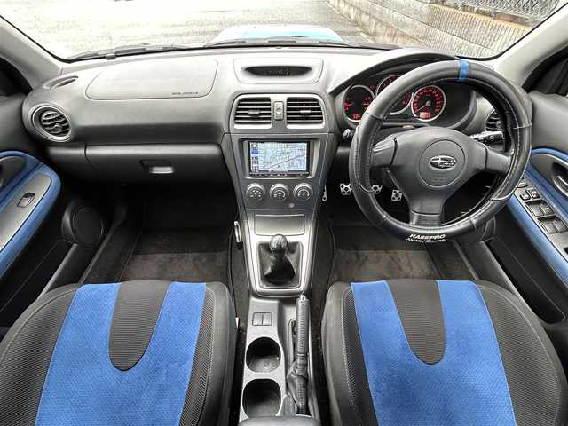スバル インプレッサ ＷＲＸ 茨城県 2005(平17)年 8.1万km WRブルーマイカ 社外ナビ/Bluetooth/DVD再生機能/フルセグTV/純正スポーツシート/純正ゴールドホイール/ターボエンジン/フロアマット純正/パワーウィンドウ/リモコンキー/ABS/ETC