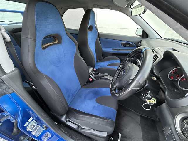 スバル インプレッサ ＷＲＸ 茨城県 2005(平17)年 8.1万km WRブルーマイカ 社外ナビ/Bluetooth/DVD再生機能/フルセグTV/純正スポーツシート/純正ゴールドホイール/ターボエンジン/フロアマット純正/パワーウィンドウ/リモコンキー/ABS/ETC