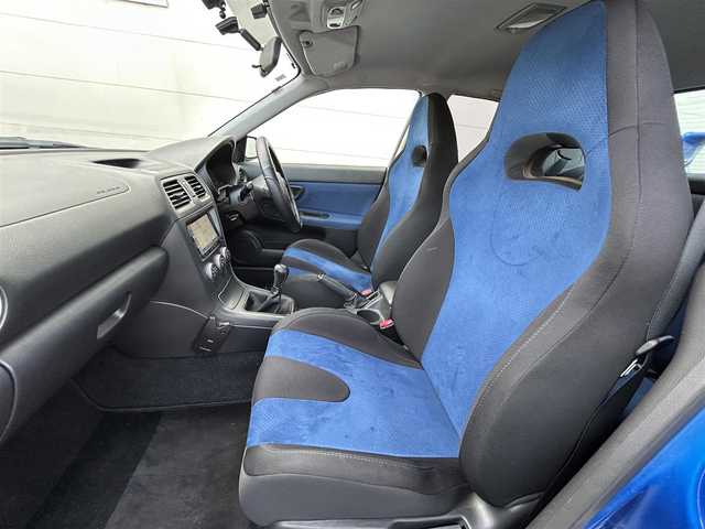 スバル インプレッサ ＷＲＸ 茨城県 2005(平17)年 8.1万km WRブルーマイカ 社外ナビ/Bluetooth/DVD再生機能/フルセグTV/純正スポーツシート/純正ゴールドホイール/ターボエンジン/フロアマット純正/パワーウィンドウ/リモコンキー/ABS/ETC