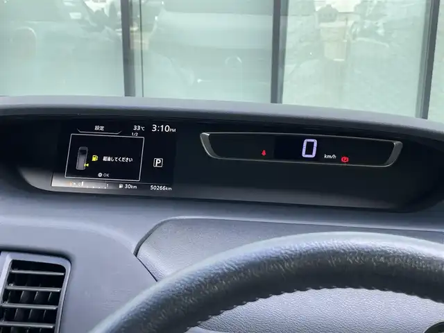 日産 セレナ ハイウェイスター Vセレクション 香川県 2017(平29)年 5.1万km ブリリアントホワイトパール 現在走行距離50266km/プロパイロット/純正メモリーナビ9インチ/純正後席モニター/アラウンドビューモニター/両側パワースライドドア/革巻ステアリング/ステアリングリモコン/クルーズコントロール/デジタルインナーミラー/レーダー探知機/前方ドライブレコーダー/ETC/LEDヘッドライト/フルセグTV/インテリジェントオートスライド/スマートキー/プッシュスタート
