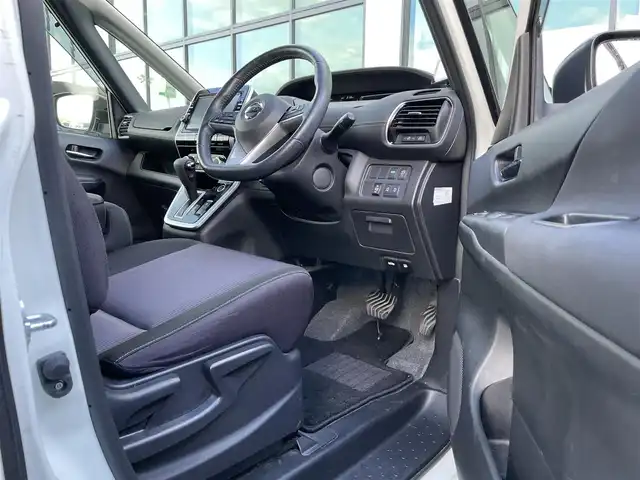 日産 セレナ ハイウェイスター Vセレクション 香川県 2017(平29)年 5.1万km ブリリアントホワイトパール 現在走行距離50266km/プロパイロット/純正メモリーナビ9インチ/純正後席モニター/アラウンドビューモニター/両側パワースライドドア/革巻ステアリング/ステアリングリモコン/クルーズコントロール/デジタルインナーミラー/レーダー探知機/前方ドライブレコーダー/ETC/LEDヘッドライト/フルセグTV/インテリジェントオートスライド/スマートキー/プッシュスタート
