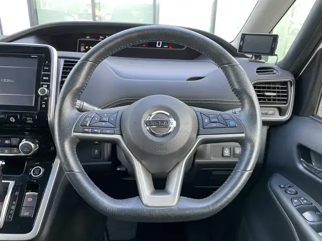 日産 セレナ ハイウェイスター Vセレクション 香川県 2017(平29)年 5.1万km ブリリアントホワイトパール 現在走行距離50266km/プロパイロット/純正メモリーナビ9インチ/純正後席モニター/アラウンドビューモニター/両側パワースライドドア/革巻ステアリング/ステアリングリモコン/クルーズコントロール/デジタルインナーミラー/レーダー探知機/前方ドライブレコーダー/ETC/LEDヘッドライト/フルセグTV/インテリジェントオートスライド/スマートキー/プッシュスタート