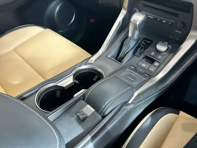 レクサス ＮＸ 200t Iパッケージ 埼玉県 2015(平27)年 8.2万km ソニックチタニウム 純正ナビ/　SD/フルセグTV/AUX/BT/バックカメラ/前後ドライブレコーダー/コーナーセンサー/保証書/取扱説明書/スペアキー/純正LEDヘッドライト/ETC/レザーシート/運転席、助手席シートヒーター/運転席、助手席パワーシート/USBポート/クルーズコントロール/MTモード付