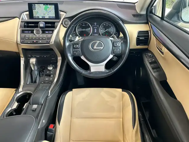 レクサス ＮＸ 200t Iパッケージ 埼玉県 2015(平27)年 8.2万km ソニックチタニウム 純正ナビ/　SD/フルセグTV/AUX/BT/バックカメラ/前後ドライブレコーダー/コーナーセンサー/保証書/取扱説明書/スペアキー/純正LEDヘッドライト/ETC/レザーシート/運転席、助手席シートヒーター/運転席、助手席パワーシート/USBポート/クルーズコントロール/MTモード付