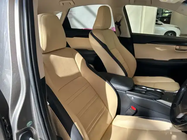 レクサス ＮＸ 200t Iパッケージ 埼玉県 2015(平27)年 8.2万km ソニックチタニウム 純正ナビ/　SD/フルセグTV/AUX/BT/バックカメラ/前後ドライブレコーダー/コーナーセンサー/保証書/取扱説明書/スペアキー/純正LEDヘッドライト/ETC/レザーシート/運転席、助手席シートヒーター/運転席、助手席パワーシート/USBポート/クルーズコントロール/MTモード付