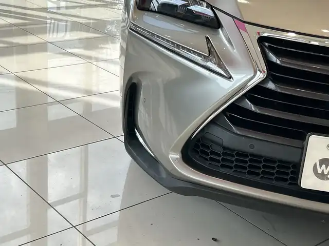 レクサス ＮＸ 200t Iパッケージ 埼玉県 2015(平27)年 8.2万km ソニックチタニウム 純正ナビ/　SD/フルセグTV/AUX/BT/バックカメラ/前後ドライブレコーダー/コーナーセンサー/保証書/取扱説明書/スペアキー/純正LEDヘッドライト/ETC/レザーシート/運転席、助手席シートヒーター/運転席、助手席パワーシート/USBポート/クルーズコントロール/MTモード付