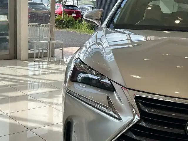 レクサス ＮＸ 200t Iパッケージ 埼玉県 2015(平27)年 8.2万km ソニックチタニウム 純正ナビ/　SD/フルセグTV/AUX/BT/バックカメラ/前後ドライブレコーダー/コーナーセンサー/保証書/取扱説明書/スペアキー/純正LEDヘッドライト/ETC/レザーシート/運転席、助手席シートヒーター/運転席、助手席パワーシート/USBポート/クルーズコントロール/MTモード付
