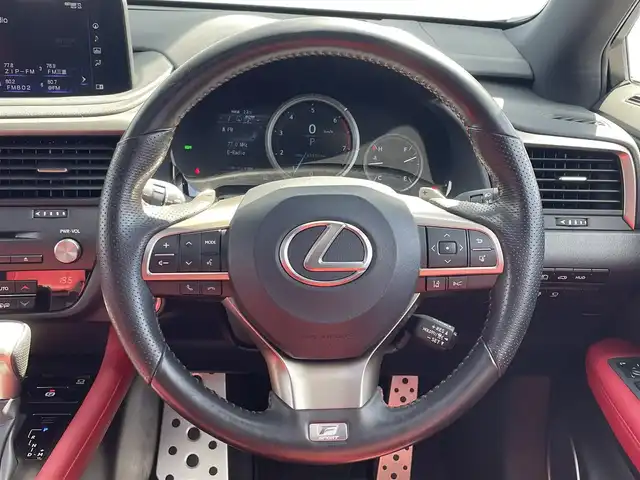 レクサス ＲＸ 300 Fスポーツ 滋賀県 2020(令2)年 1.4万km ホワイトノーヴァガラスフレーク ワンオーナー/サンルーフ/純正12.３型ナビ/・Bluetooth/フルセグ/・CD/DVD/USB/アラウンドビューモニター/革巻きステアリング/ステアリングリモコン/パドルシフト/ステアリングヒーター/ETC2.0/前方ドライブレコーダー/レーダークルコン/パワーバックドア/前席パワーシート（メモリ機能付き）/前席ベンチレーション/全席シートヒーター/三眼LEDヘッドライト/フォグライト/プリクラッシュセーフティ/ブラインドスポットモニター/ヘッドアップディスプレイ/スマートキー