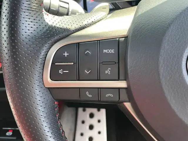 レクサス ＲＸ 300 Fスポーツ 滋賀県 2020(令2)年 1.4万km ホワイトノーヴァガラスフレーク ワンオーナー/サンルーフ/純正12.３型ナビ/・Bluetooth/フルセグ/・CD/DVD/USB/アラウンドビューモニター/革巻きステアリング/ステアリングリモコン/パドルシフト/ステアリングヒーター/ETC2.0/前方ドライブレコーダー/レーダークルコン/パワーバックドア/前席パワーシート（メモリ機能付き）/前席ベンチレーション/全席シートヒーター/三眼LEDヘッドライト/フォグライト/プリクラッシュセーフティ/ブラインドスポットモニター/ヘッドアップディスプレイ/スマートキー