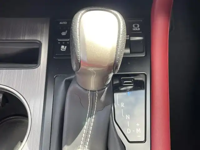 レクサス ＲＸ 300 Fスポーツ 滋賀県 2020(令2)年 1.4万km ホワイトノーヴァガラスフレーク ワンオーナー/サンルーフ/純正12.３型ナビ/・Bluetooth/フルセグ/・CD/DVD/USB/アラウンドビューモニター/革巻きステアリング/ステアリングリモコン/パドルシフト/ステアリングヒーター/ETC2.0/前方ドライブレコーダー/レーダークルコン/パワーバックドア/前席パワーシート（メモリ機能付き）/前席ベンチレーション/全席シートヒーター/三眼LEDヘッドライト/フォグライト/プリクラッシュセーフティ/ブラインドスポットモニター/ヘッドアップディスプレイ/スマートキー