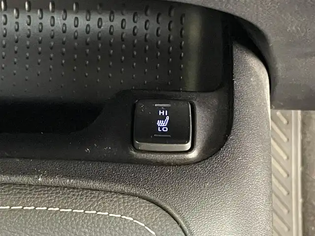 トヨタ カローラ スポーツ ハイブリッドG スタイルPKG 愛知県 2021(令3)年 5.1万km プラチナホワイトパールマイカ 純正８型ＤＡナビＴＶ　バックカメラ　禁煙車　シートヒーター　ハンドルヒーター　ワイパーデアイサー　ＢＳＭ　ハーフレザー　電動パーキング　衝突軽減装置　追従クルコン　ＬＥＤオートライト　コーナーセンサー　セーフティセンス　車線逸脱　ETC　ドライブレコーダー　ストラットバー　前後ドラレコ