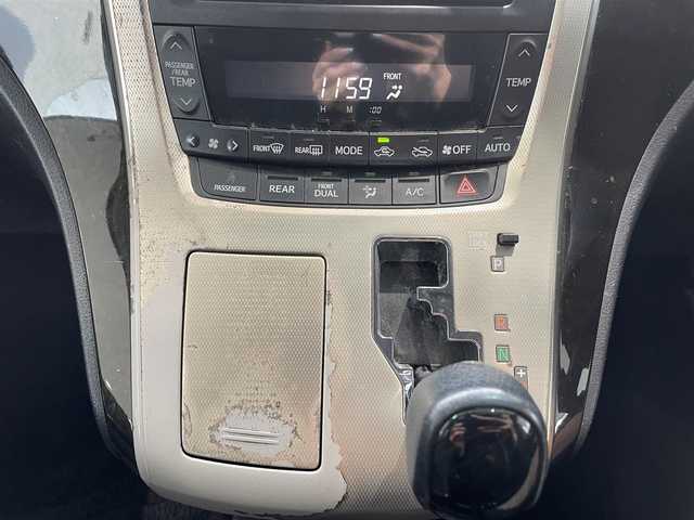 トヨタ ヴェルファイア 2．4Z プラチナセレⅡ ゴールド 岡山県 2011(平23)年 10.8万km ブラック 登録時走行距離107601km/フリップダウン後席モニター/社外SDナビ/(AM/FM/DISC/TV/BT)/クルーズコントロール/両側パワースライドドア/電動リアゲート/ビルトインETC/バックカメラ/ウォークスルー/MTモード付AT/プッシュスタート/スマートキー/スペアキー/純正１８インチアルミホイール/キセノンヘッドライト