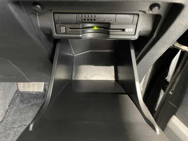 トヨタ ヴェルファイア 2．4Z プラチナセレⅡ ゴールド 岡山県 2011(平23)年 10.8万km ブラック 登録時走行距離107601km/フリップダウン後席モニター/社外SDナビ/(AM/FM/DISC/TV/BT)/クルーズコントロール/両側パワースライドドア/電動リアゲート/ビルトインETC/バックカメラ/ウォークスルー/MTモード付AT/プッシュスタート/スマートキー/スペアキー/純正１８インチアルミホイール/キセノンヘッドライト