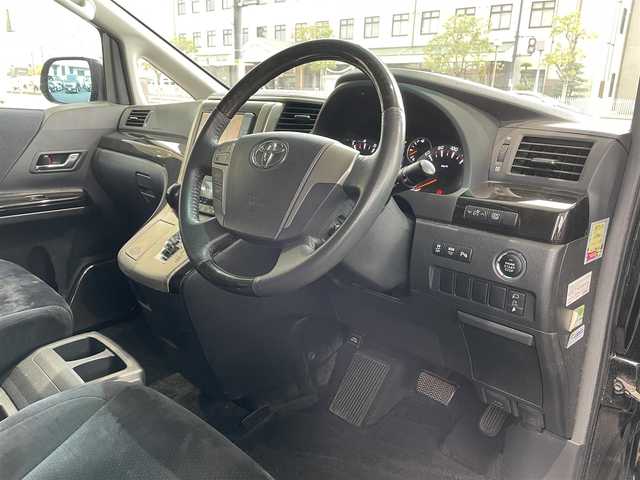 トヨタ ヴェルファイア 2．4Z プラチナセレⅡ ゴールド 岡山県 2011(平23)年 10.8万km ブラック 登録時走行距離107601km/フリップダウン後席モニター/社外SDナビ/(AM/FM/DISC/TV/BT)/クルーズコントロール/両側パワースライドドア/電動リアゲート/ビルトインETC/バックカメラ/ウォークスルー/MTモード付AT/プッシュスタート/スマートキー/スペアキー/純正１８インチアルミホイール/キセノンヘッドライト