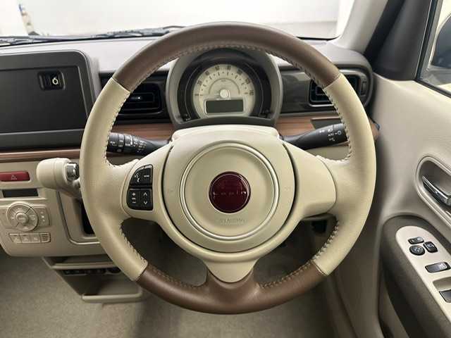 スズキ ラパン ＬＣ X 兵庫県 2023(令5)年 0.6万km テラコッタピンクメタリック/アーバンブラウン 2トーン ・全方位モニター用カメラパッケージ/・コーナーセンサー/・レーンキープアシスト/・アイドリングストップ/・オートライト/・LED ライト/・シートヒーター/・ハーフレザー/・スマートキー/・スペアキー×１/・純正１４インチAW