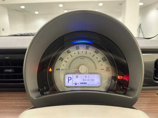 スズキ ラパン ＬＣ X 兵庫県 2023(令5)年 0.6万km テラコッタピンクメタリック/アーバンブラウン 2トーン ・全方位モニター用カメラパッケージ/・コーナーセンサー/・レーンキープアシスト/・アイドリングストップ/・オートライト/・LED ライト/・シートヒーター/・ハーフレザー/・スマートキー/・スペアキー×１/・純正１４インチAW